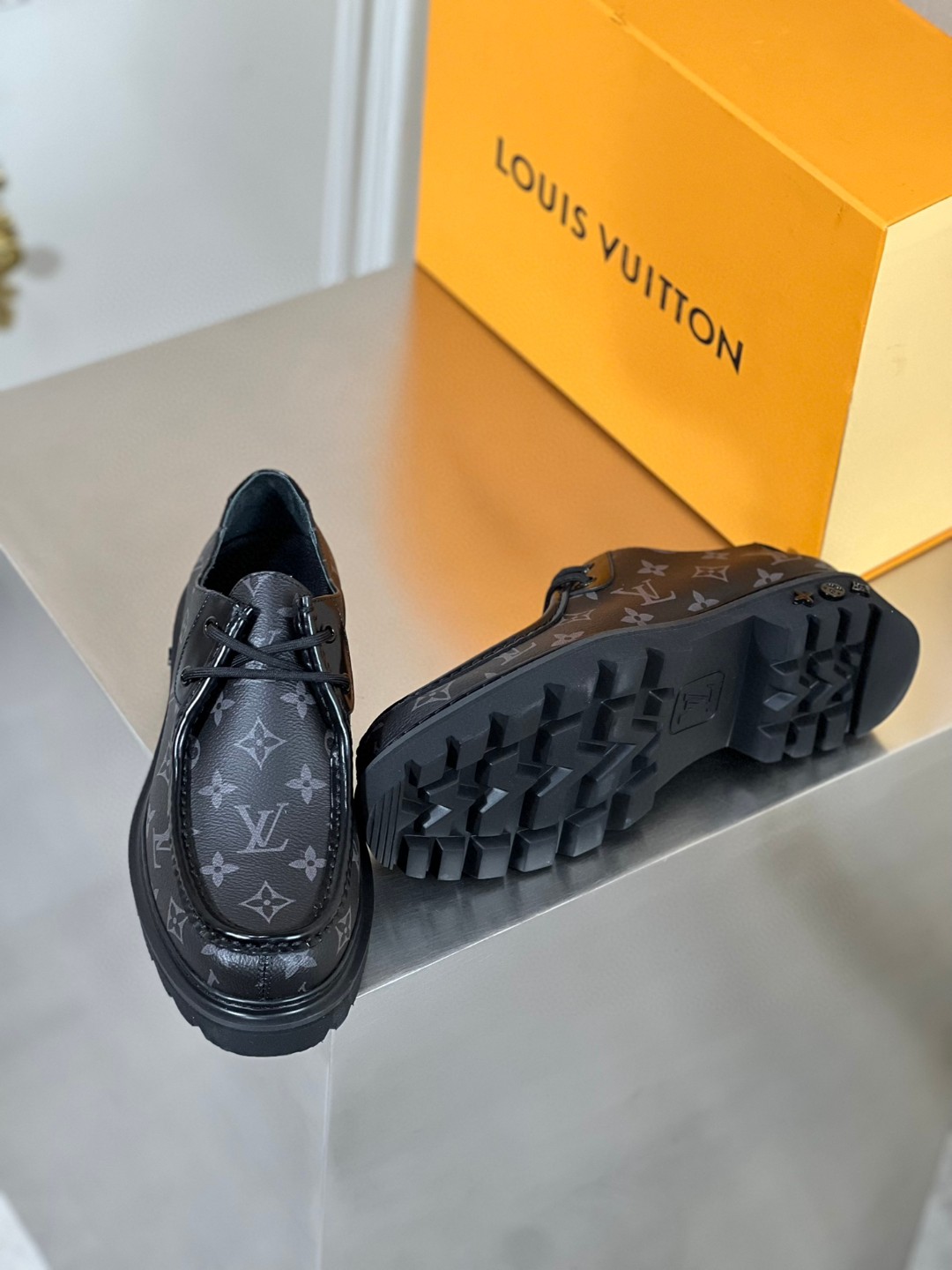 L0vis Vvtt0n LV Ranger Derby Monogram Flowers Black For Men