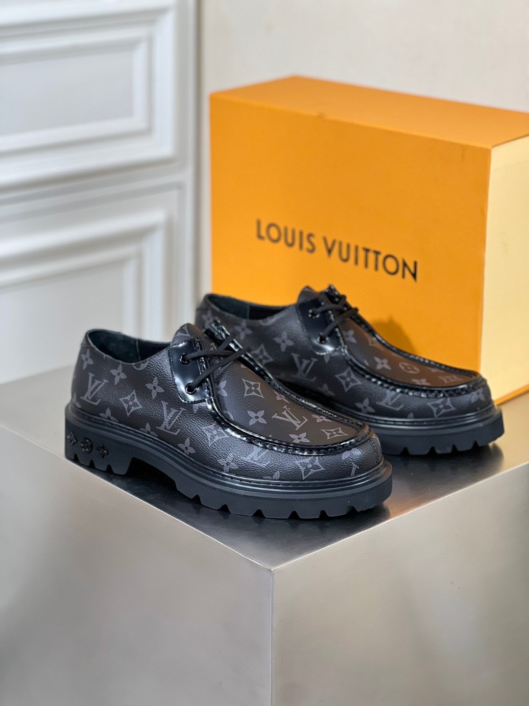 L0vis Vvtt0n LV Ranger Derby Monogram Flowers Black For Men