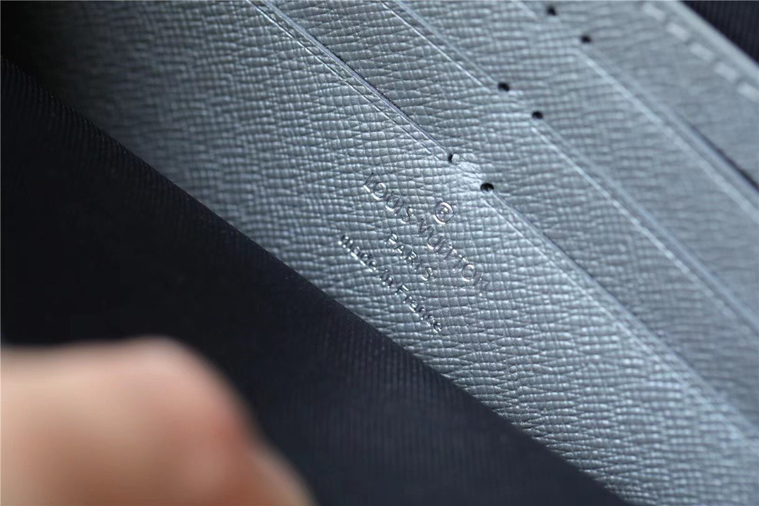 Pochette Voyage MM Monogram Gray For Men 10.6in/27cm M30840