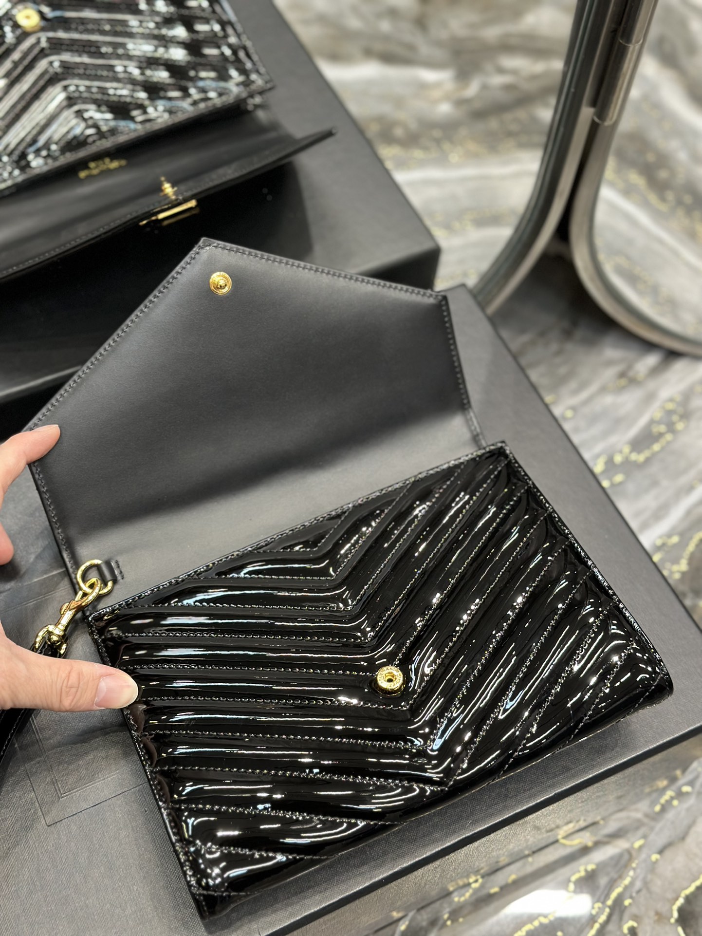 Sa1nt Lau*nt Cassandre Matelasse Black For Women‎ 8.3in/21cm