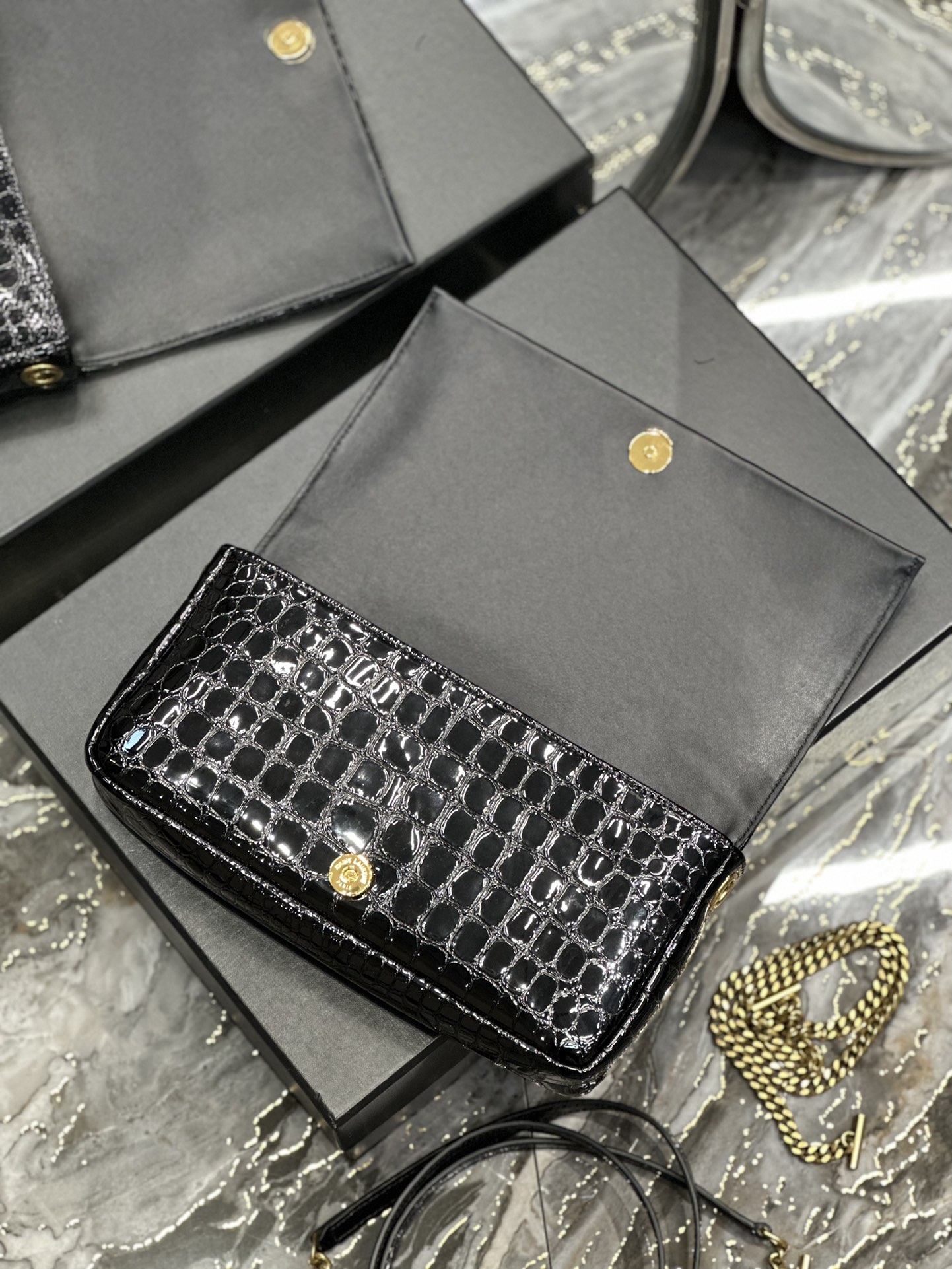 Sa1nt Lau*nt Cassandre Phone Holder Black For Women‎ 10.2in/26cm