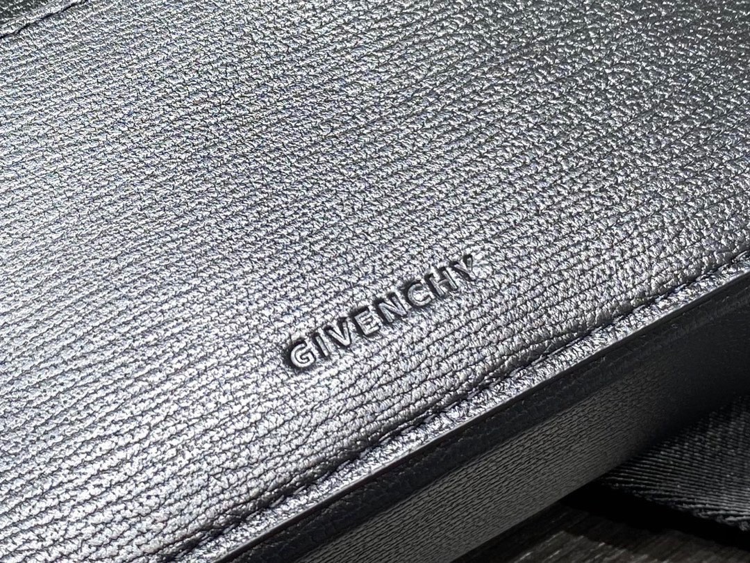 Givenchy Antigona Grained Camera Bag Black For Women‎ 7.3in/18.5cm