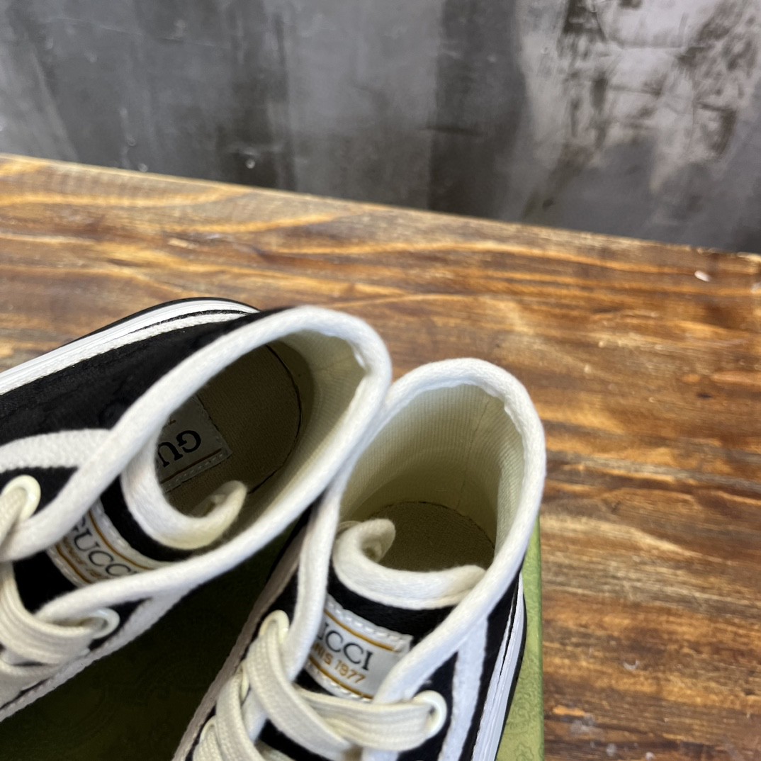 Gvc*1 Chunky Sneaker Black For Women