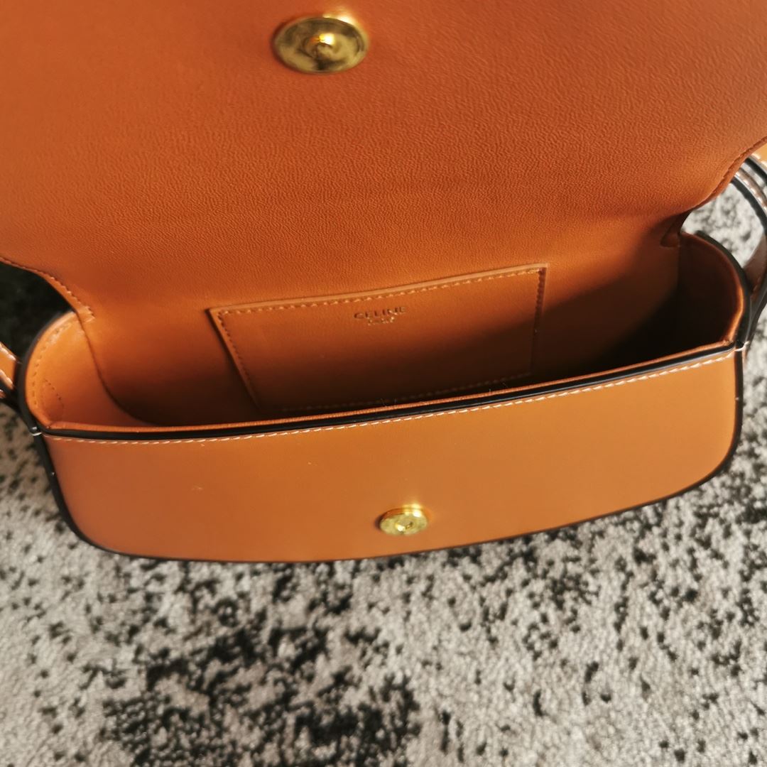 Ce1i*e Clutch On Strap Tabou In Triomphe Smooth White/Brown/Black For Women‎ 7in/18cm 10I593DQ1.01CK