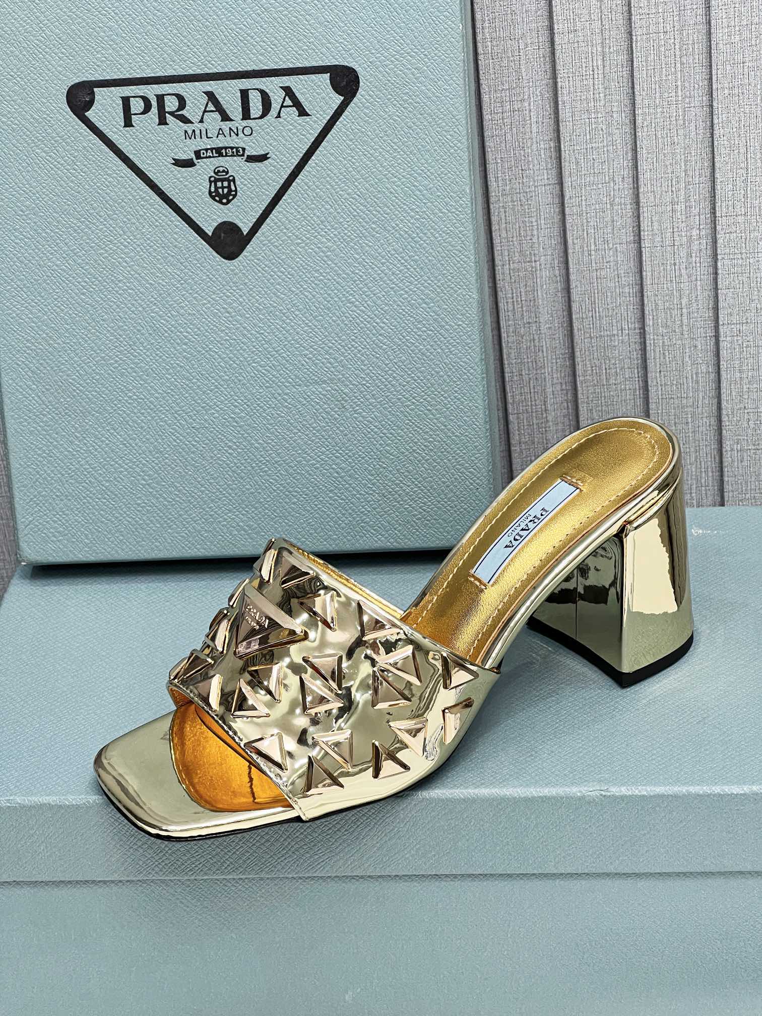 Pra*a Studded Metallic Mules Gold Tone For Women 2.6 in/ 6.5cm 1XX647_3LL5_F0522_F_065