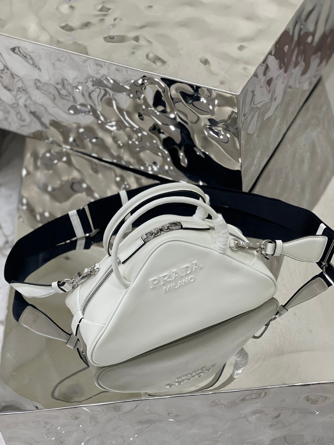 Pra*a Triangle Bag White/Black For Women 9.8 in / 25 cm 1BB082_2BYA_F0009_V_NEO