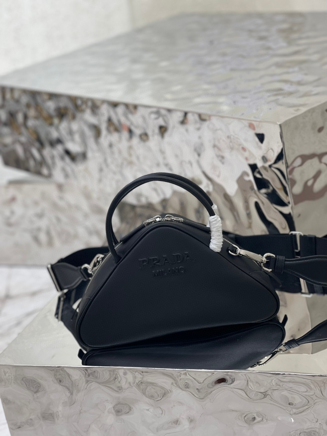 Pra*a Triangle Bag White/Black For Women 9.8 in / 25 cm 1BB082_2BYA_F0009_V_NEO