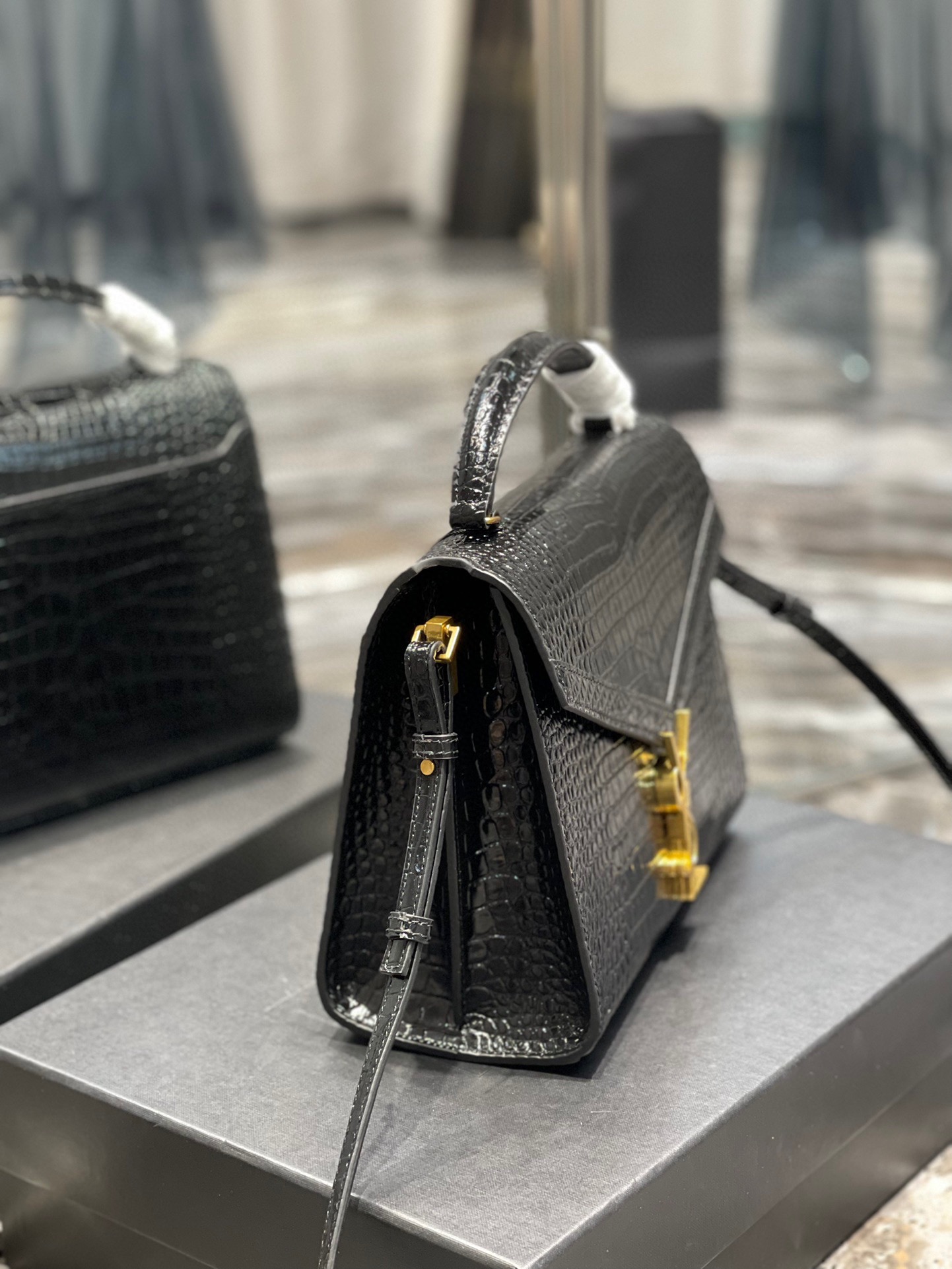 Sa1nt Lau*nt Cassandra Medium Top Handle Bag Black/White For Women‎ 9.6in/24.5cm 6239310SX0W9207