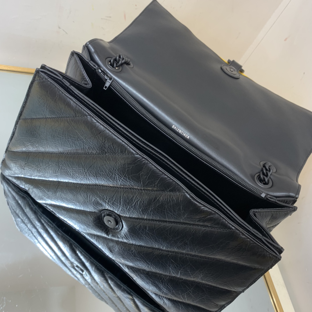 Ba1en*iaga Crush Large Chain Bag Quilted In Black For Women 15.7in/ 40cm