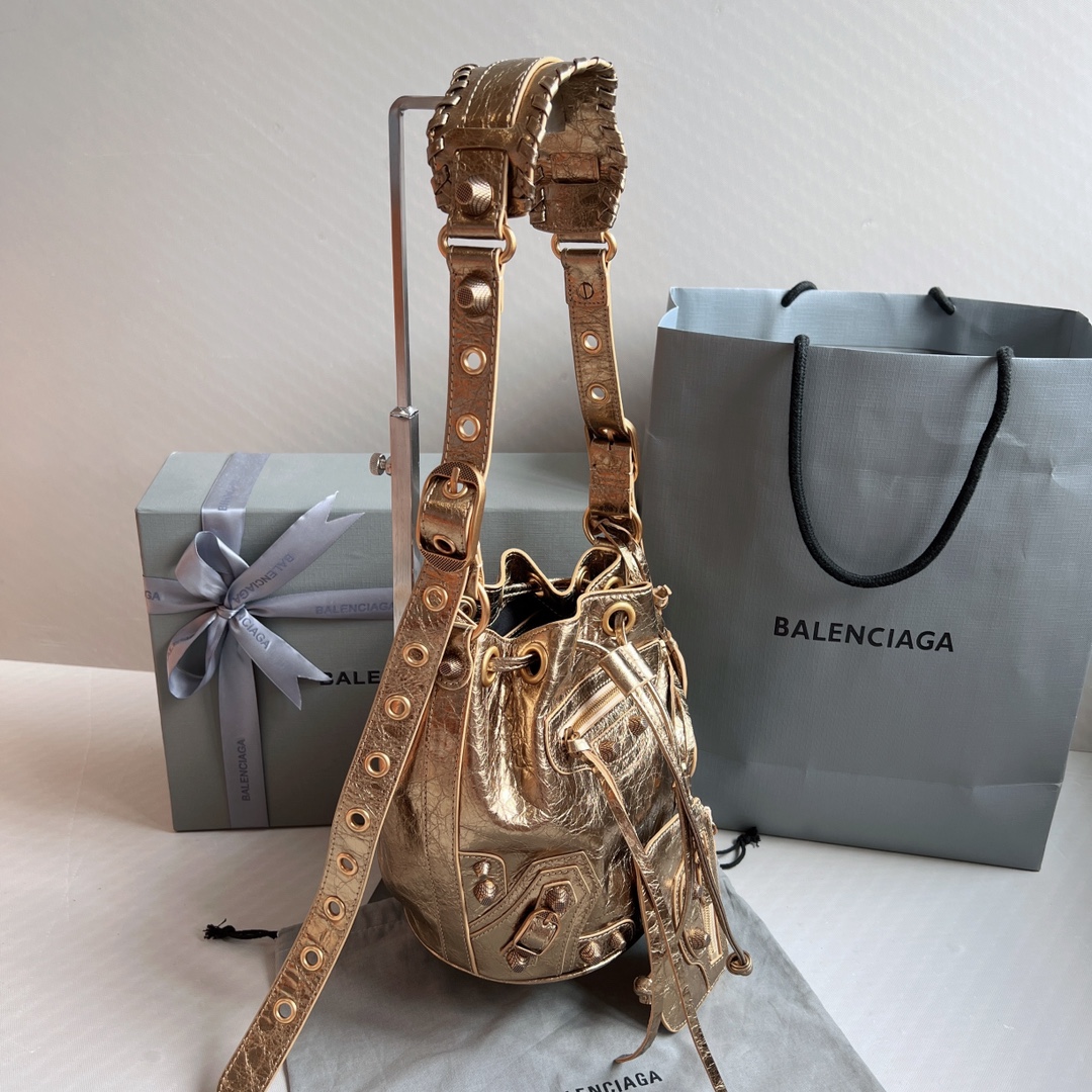 Ba1en*iaga Le Cagole Xs Bucket Bag Metallized With Rhinestones In Gold Tone For Women 7.8in/20 cm 702431210D48006