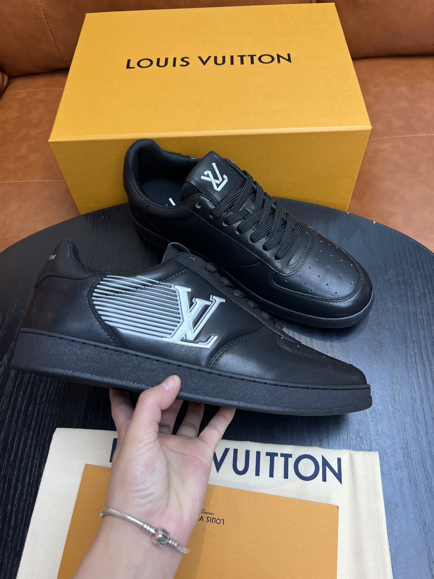 L0vis Vvtt0n LV Rivoli Sneaker Black For Men