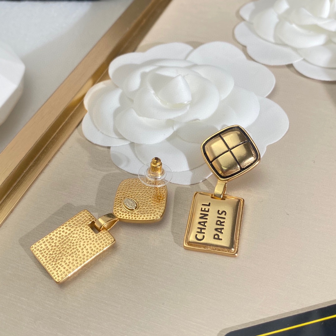 Ch**el Big-Name Earrings Gold For Women