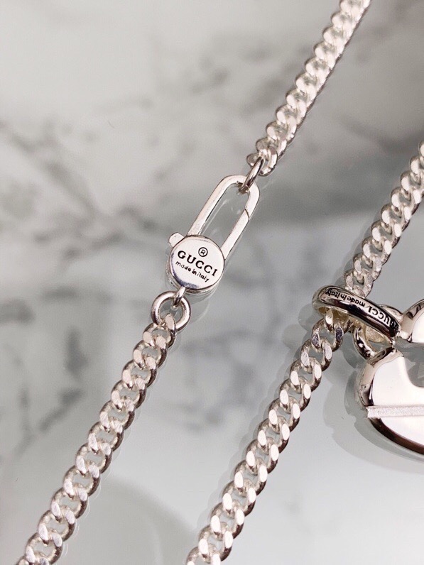 Gvc*1 Br0k*n Heart Necklace Silver Tone For Women