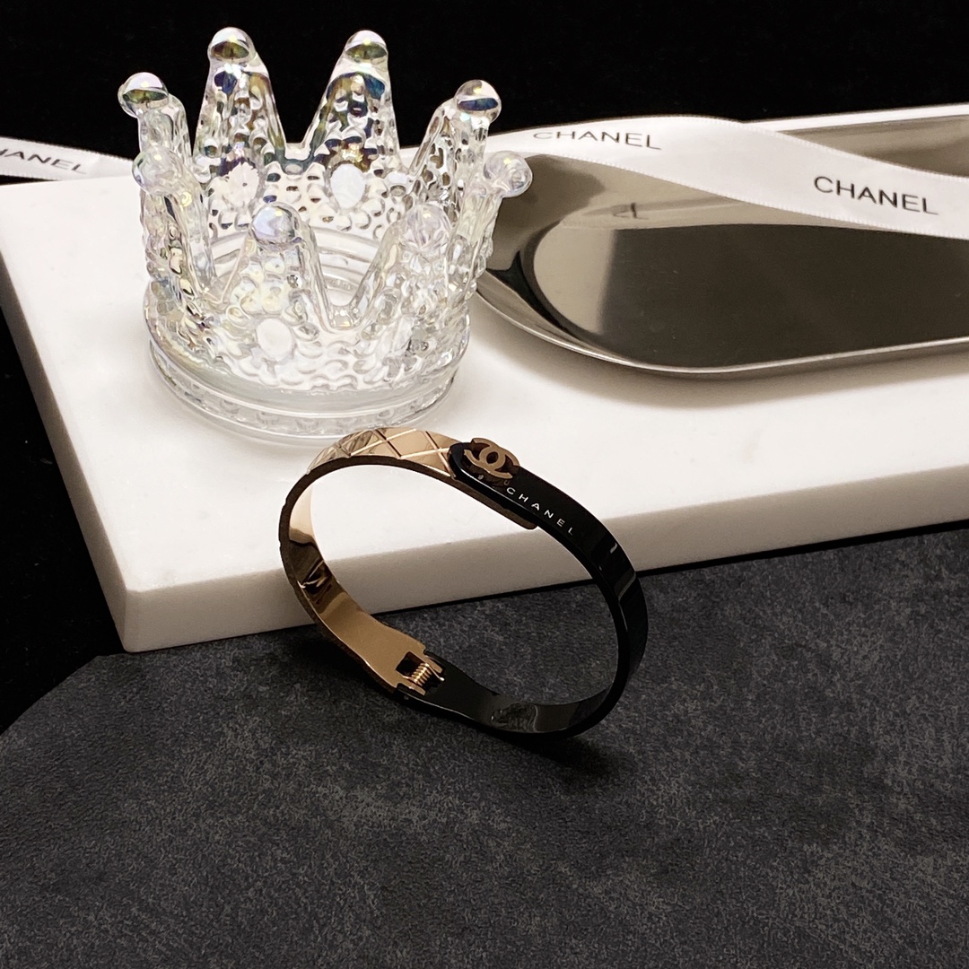 Ch**el CC Bracelet Gold For Women