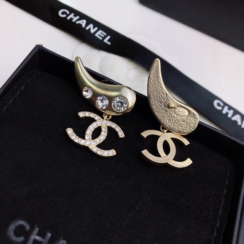 Ch**el Horn Shape Earrings Gold Tone For Women