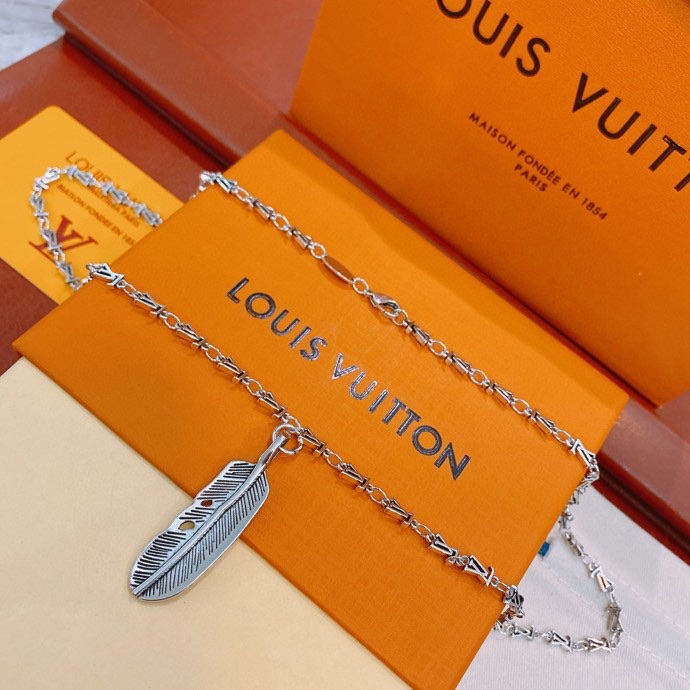 L0vis Vvtt0n Leaf Necklace Silver For Women