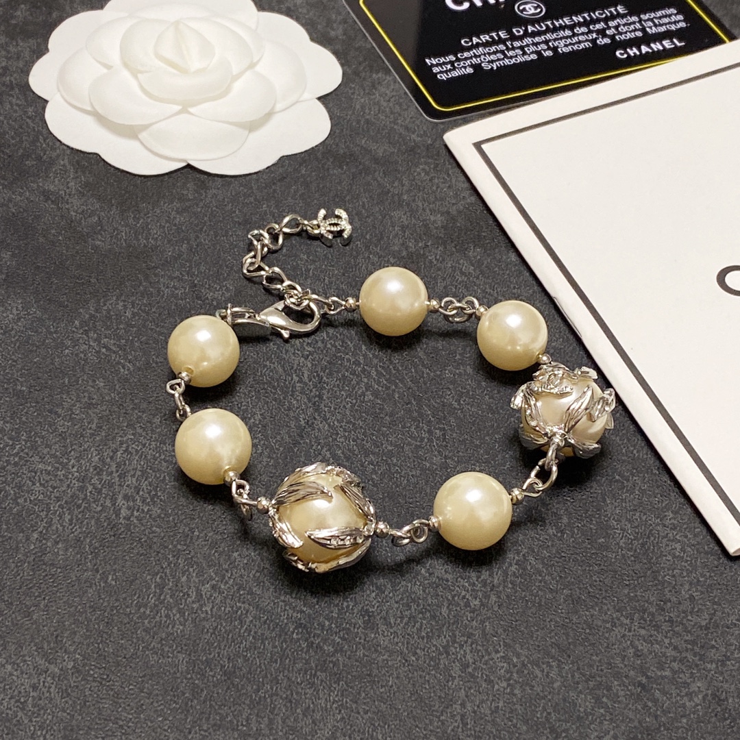 Ch**el Pearl Bracelet Beige For Women