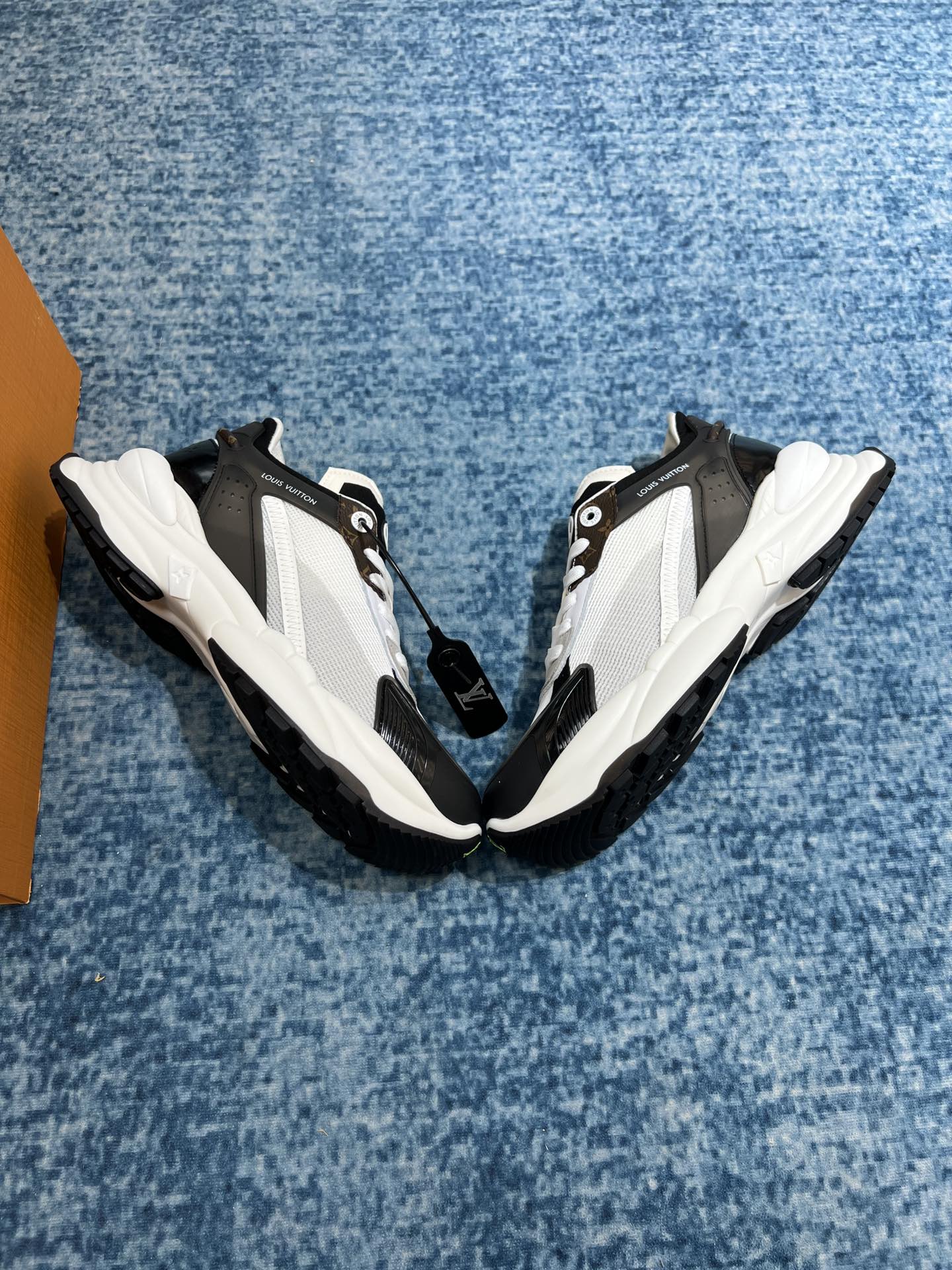 L0vis Vvtt0n Run 55 Sneaker White And Black For Men