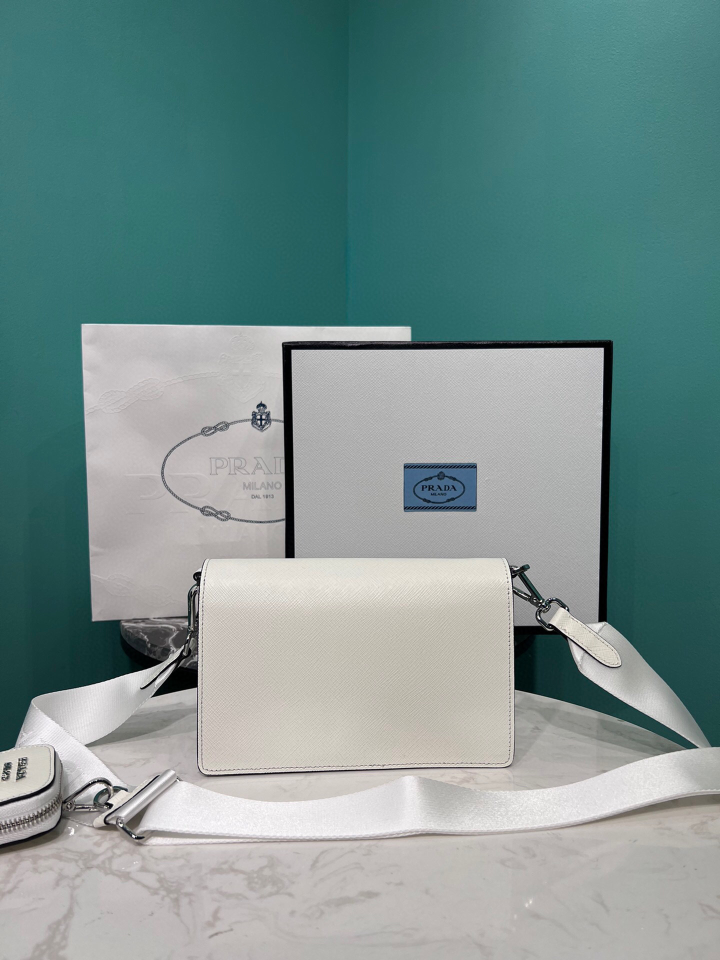 Pra*a Saffiano Mini Envelope Bag In White For Women 7.8 in/ 20cm 1BP020_2EVU_F0009_V_N2O