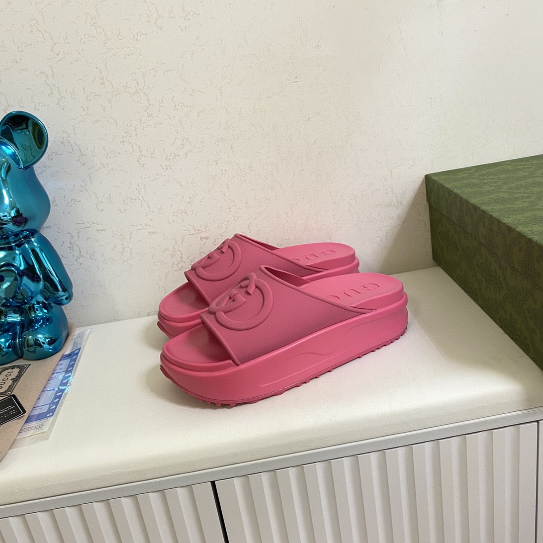 Gvc*1 Interlocking G Slide Sandal Pink For Men