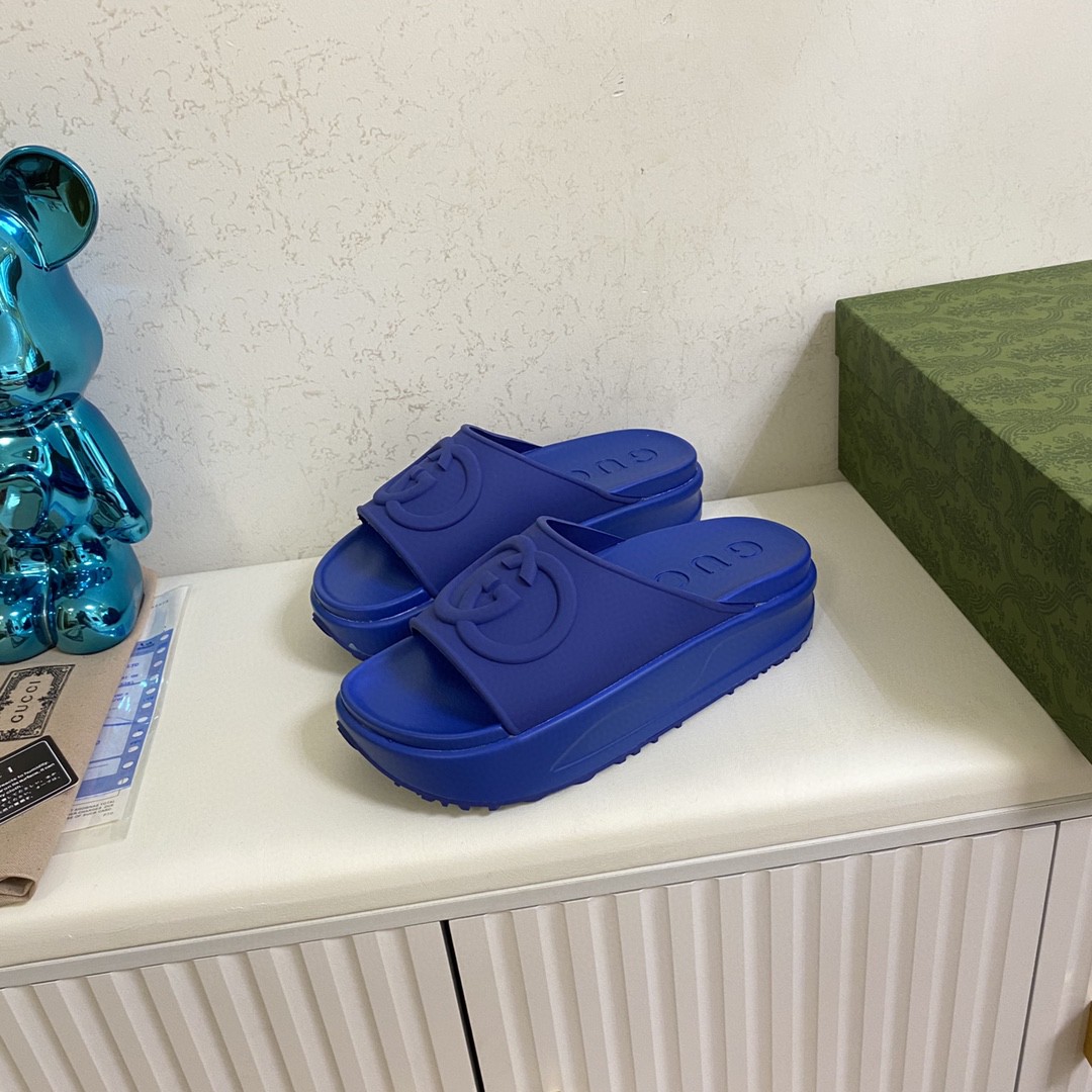 Gvc*1 Interlocking G Slide Sandal Blue For Men