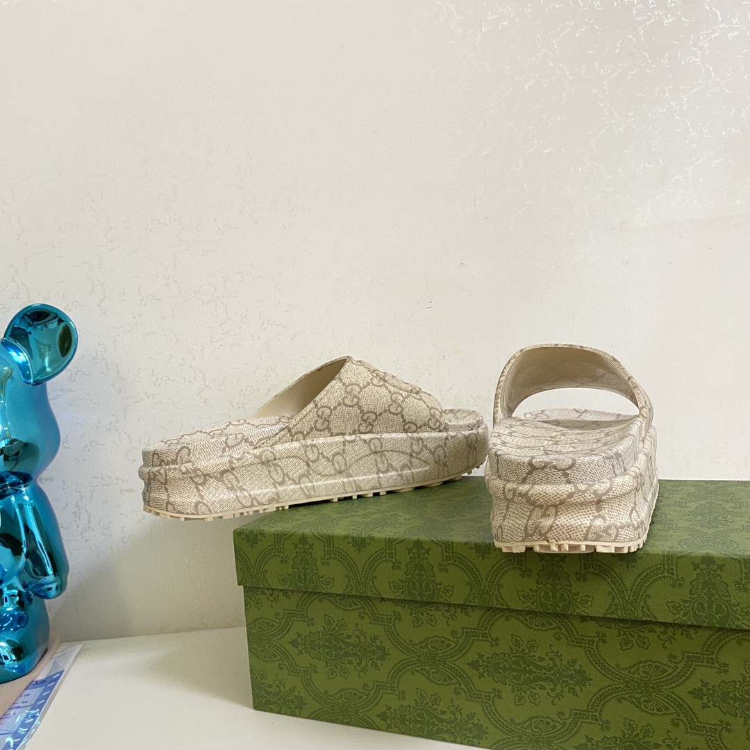 Gvc*1 Interlocking G Slide Sandal Beige For Men 725535 JAAC6 9742