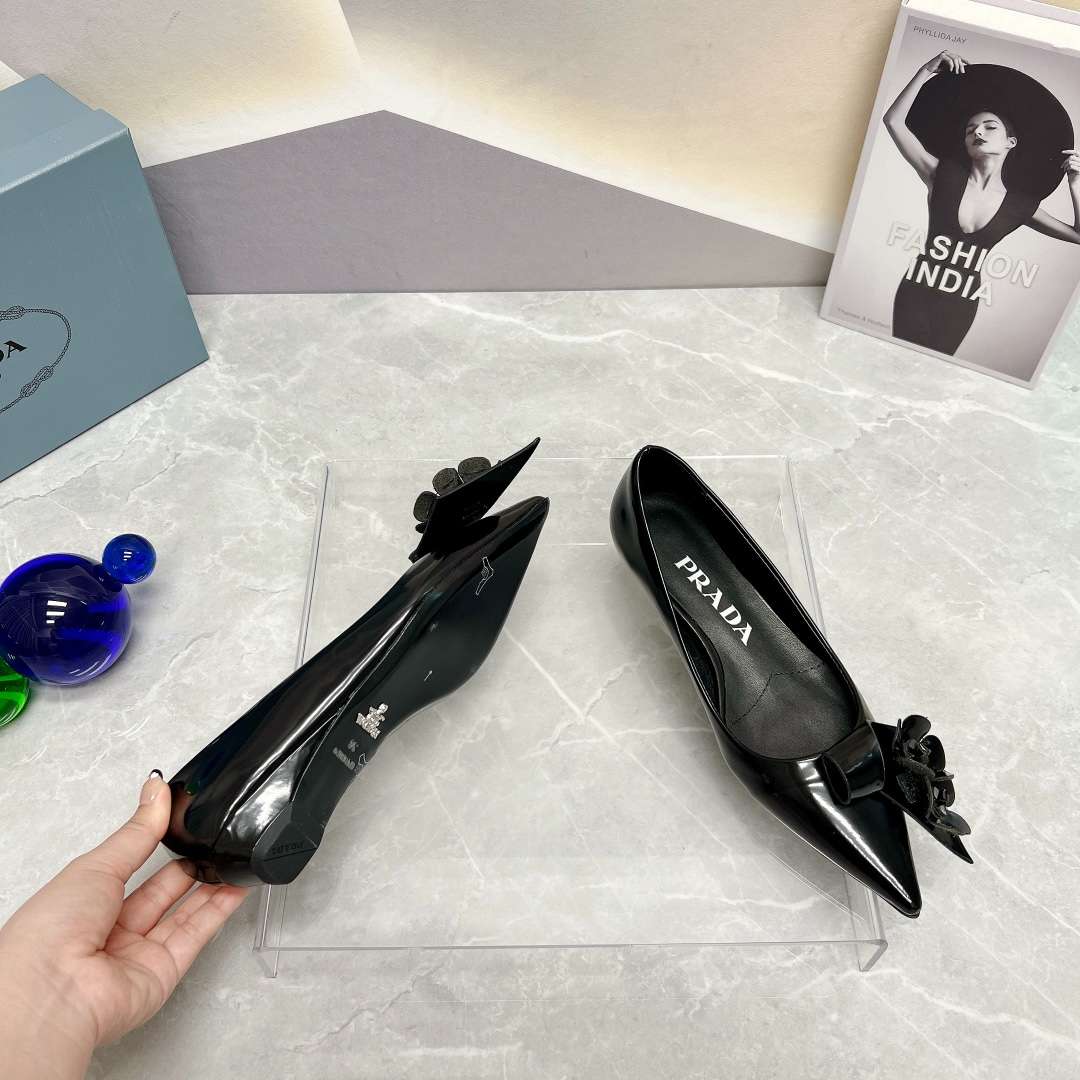 Pra*a Patent Pumps Black For Women