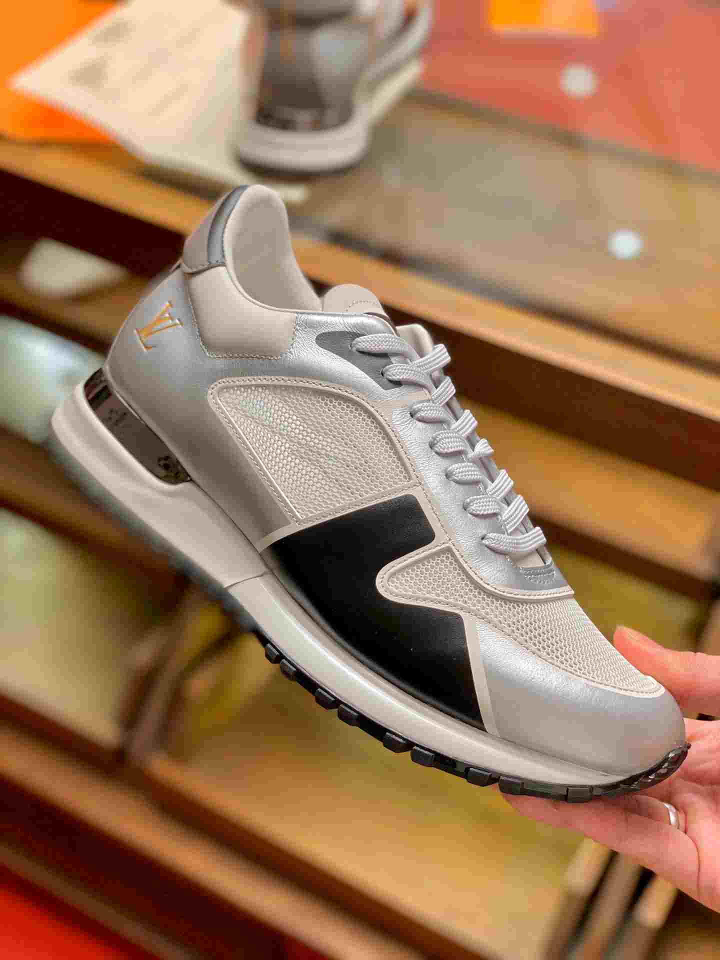 L0vis Vvtt0n Run Away Sneaker Silver For Men