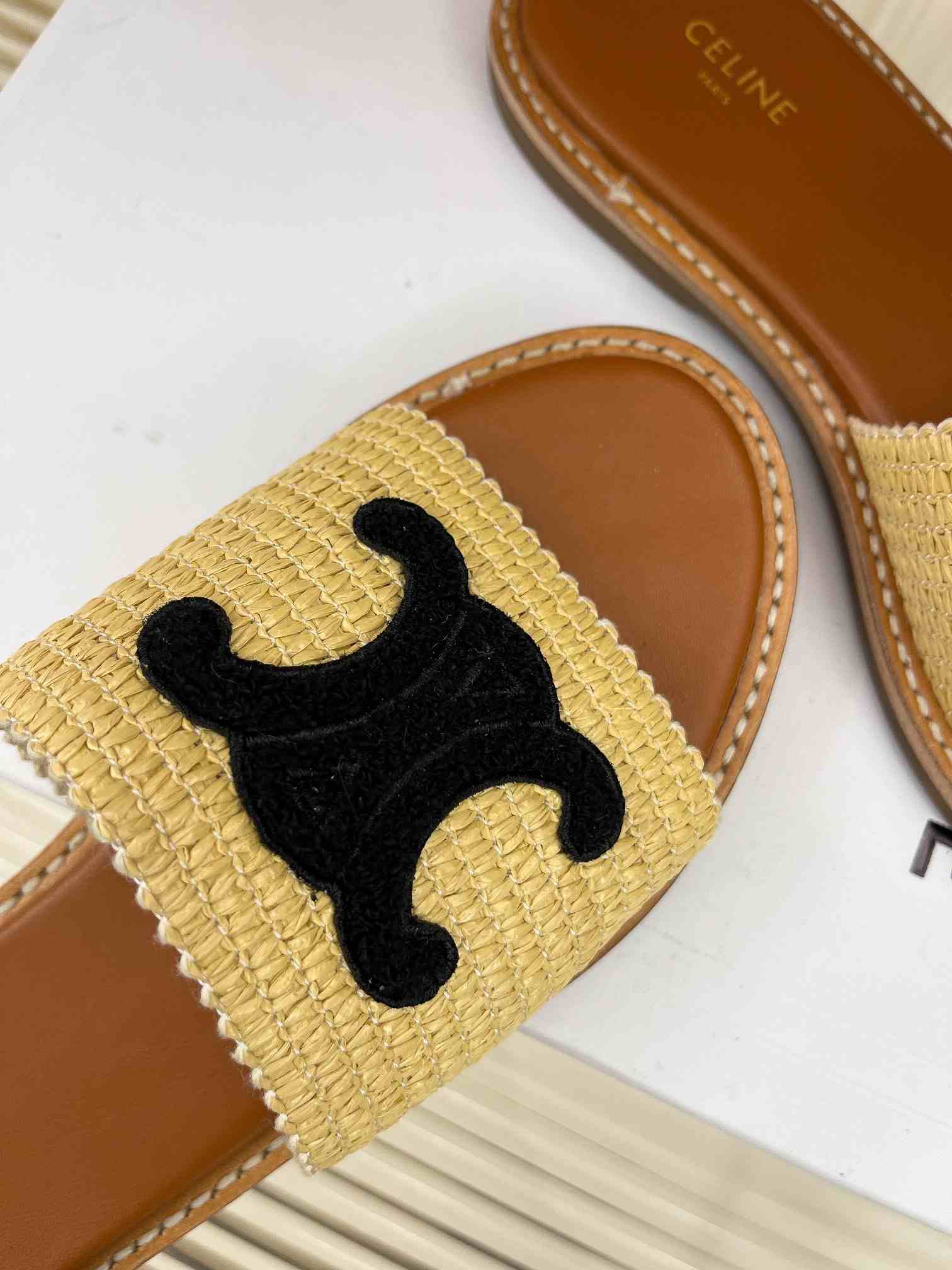 Ce1i*e Lympia Flat In Raffia Beige For Women