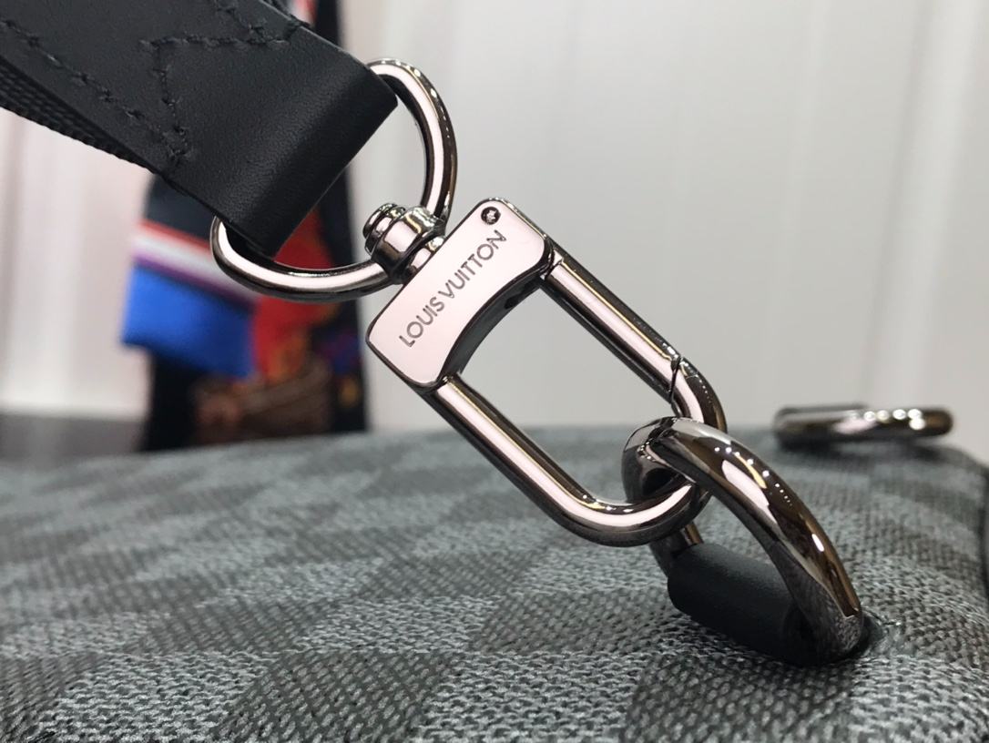 L0vis Vvtt0n Damier Graphite 3D Amazon Sling Bag Grey 21 cm/ 8.3 in