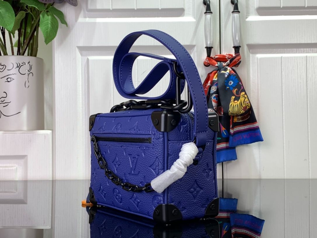 L0vis Vvtt0n Mini Soft Trunk Blue For Men 18.5cm/ 7.3 in M82558