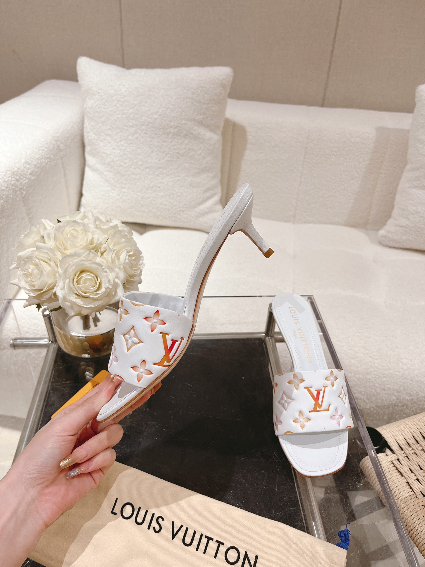 L0vis Vvtt0n Revival Mule White For Women