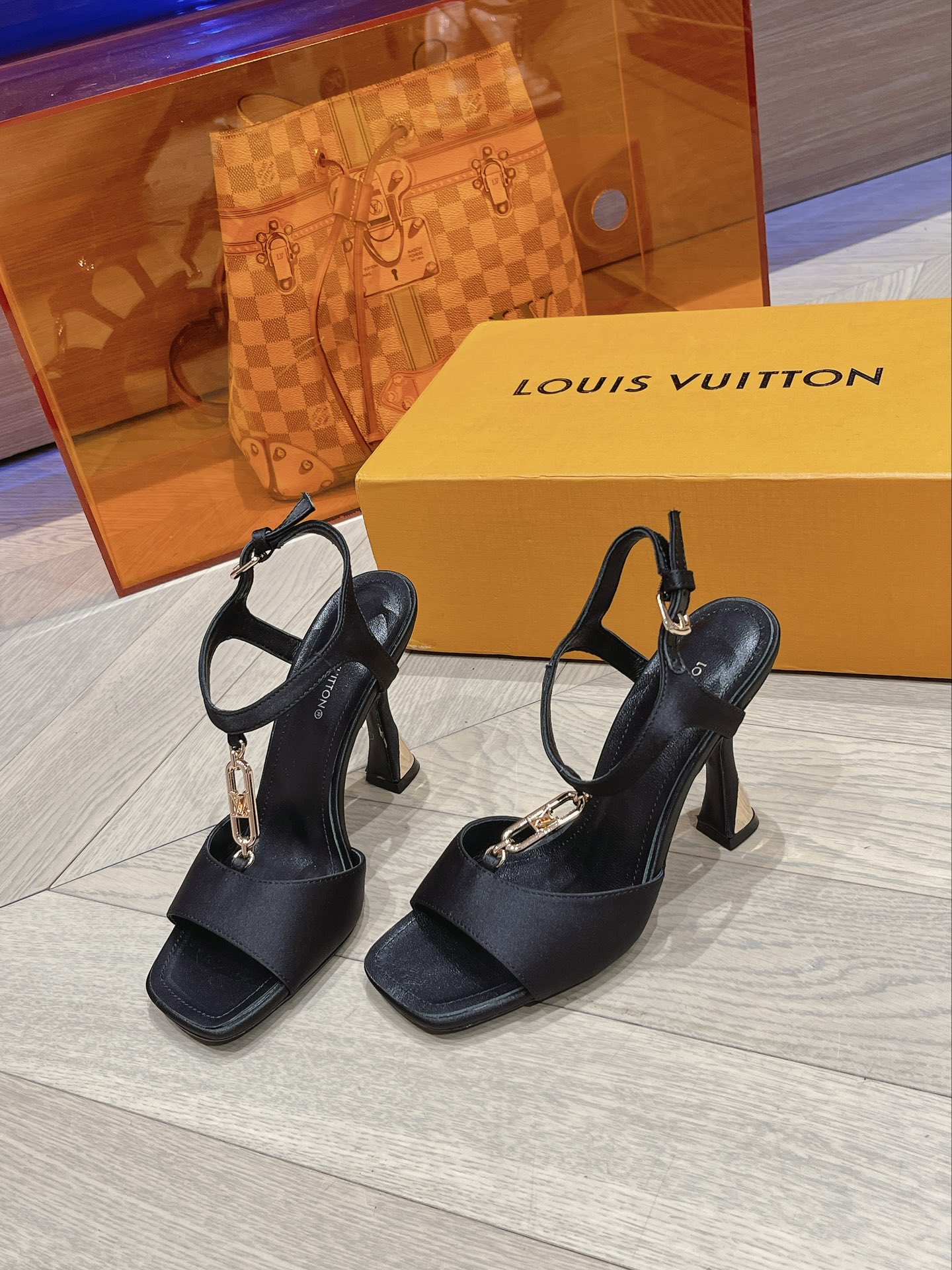 L0vis Vvtt0n Sparkle Sandal Black For Women 9.5 cm / 3.7-inch