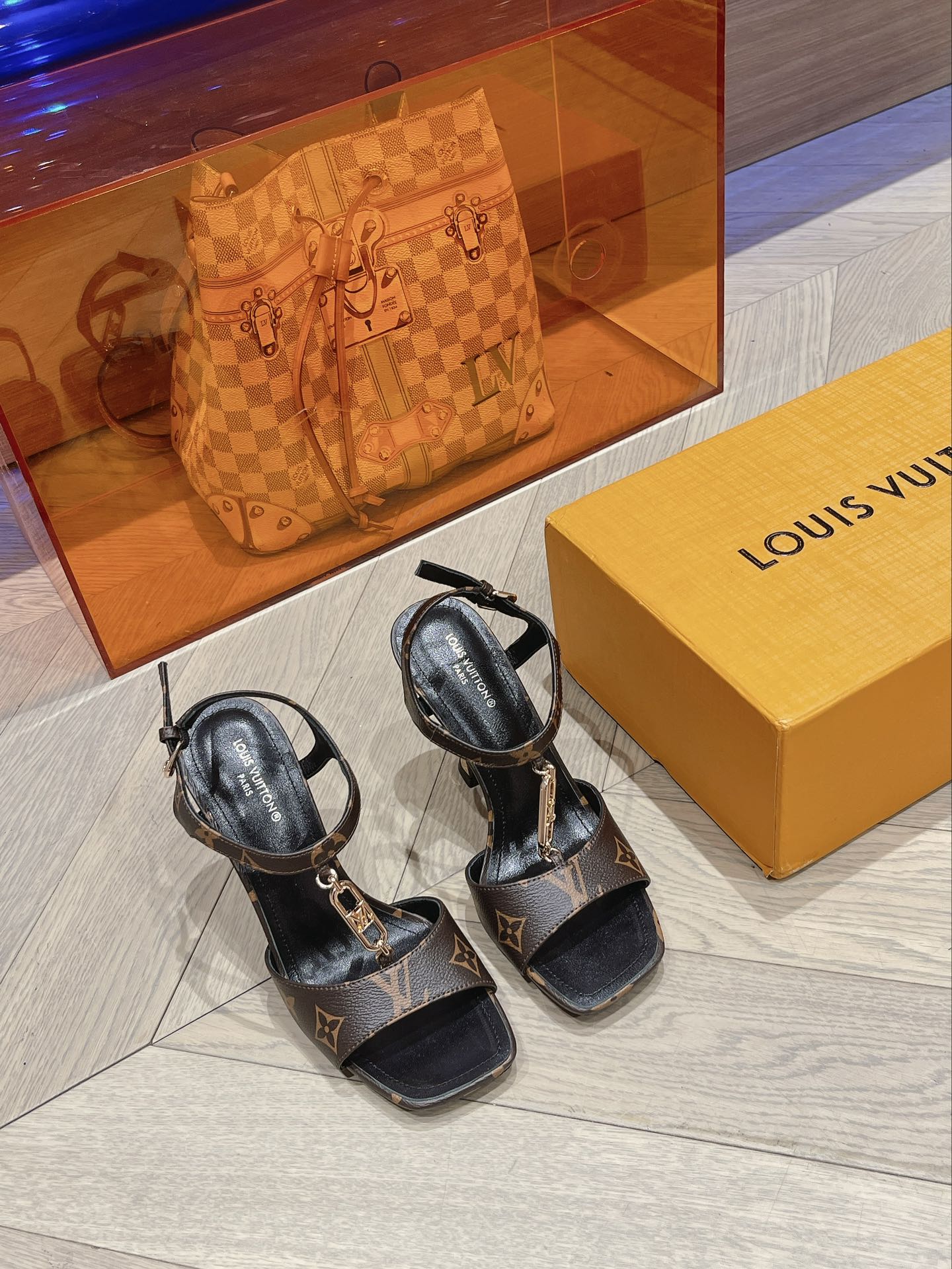 L0vis Vvtt0n Sparkle Sandal Brown For Women 9.5 cm / 3.7-inch