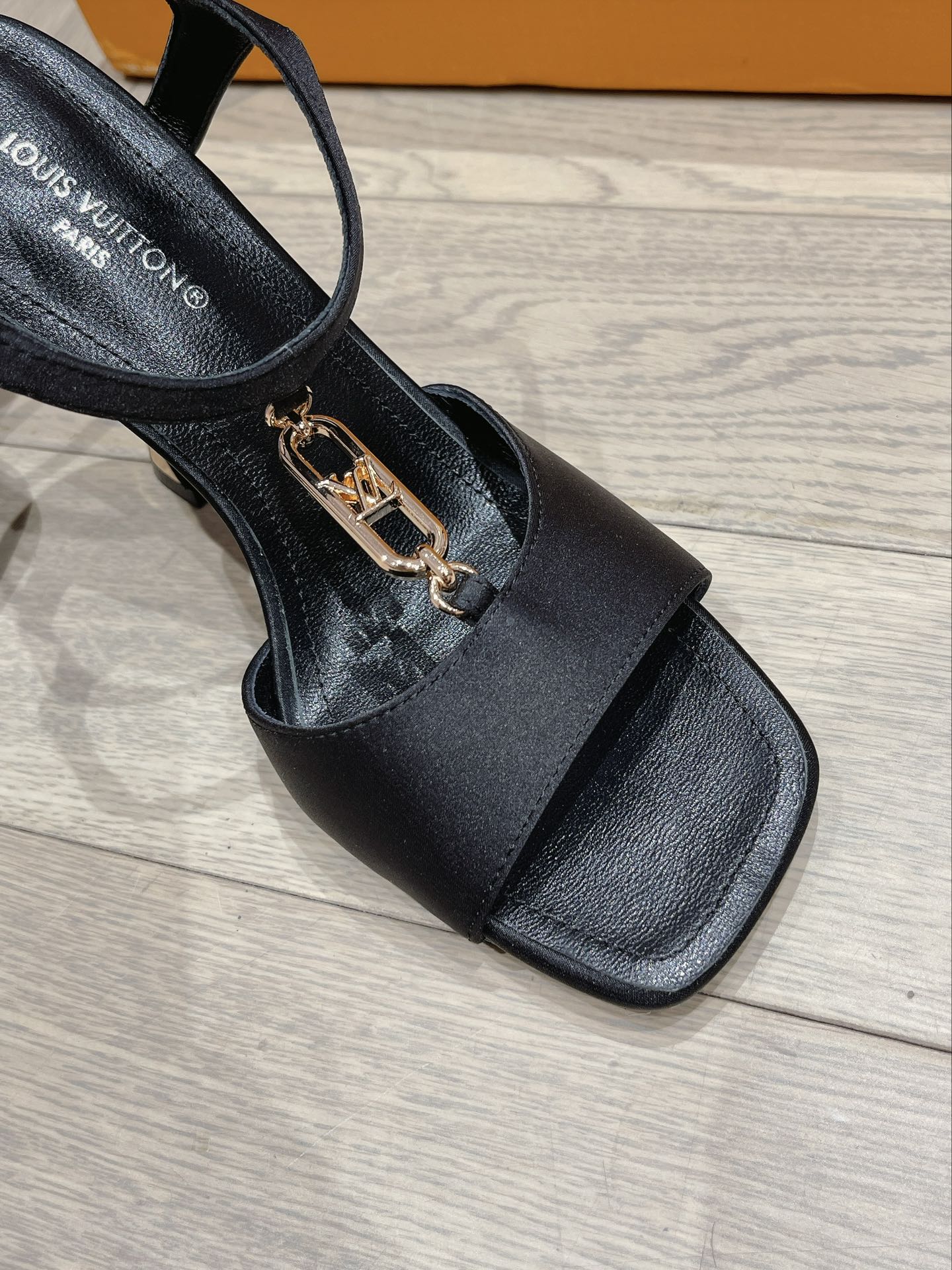 L0vis Vvtt0n Sparkle Sandal Black For Women 9.5 cm / 3.7-inch