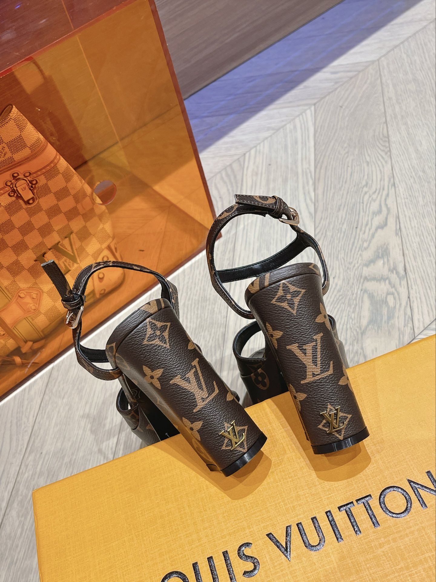 L0vis Vvtt0n Sparkle Sandal Brown For Women