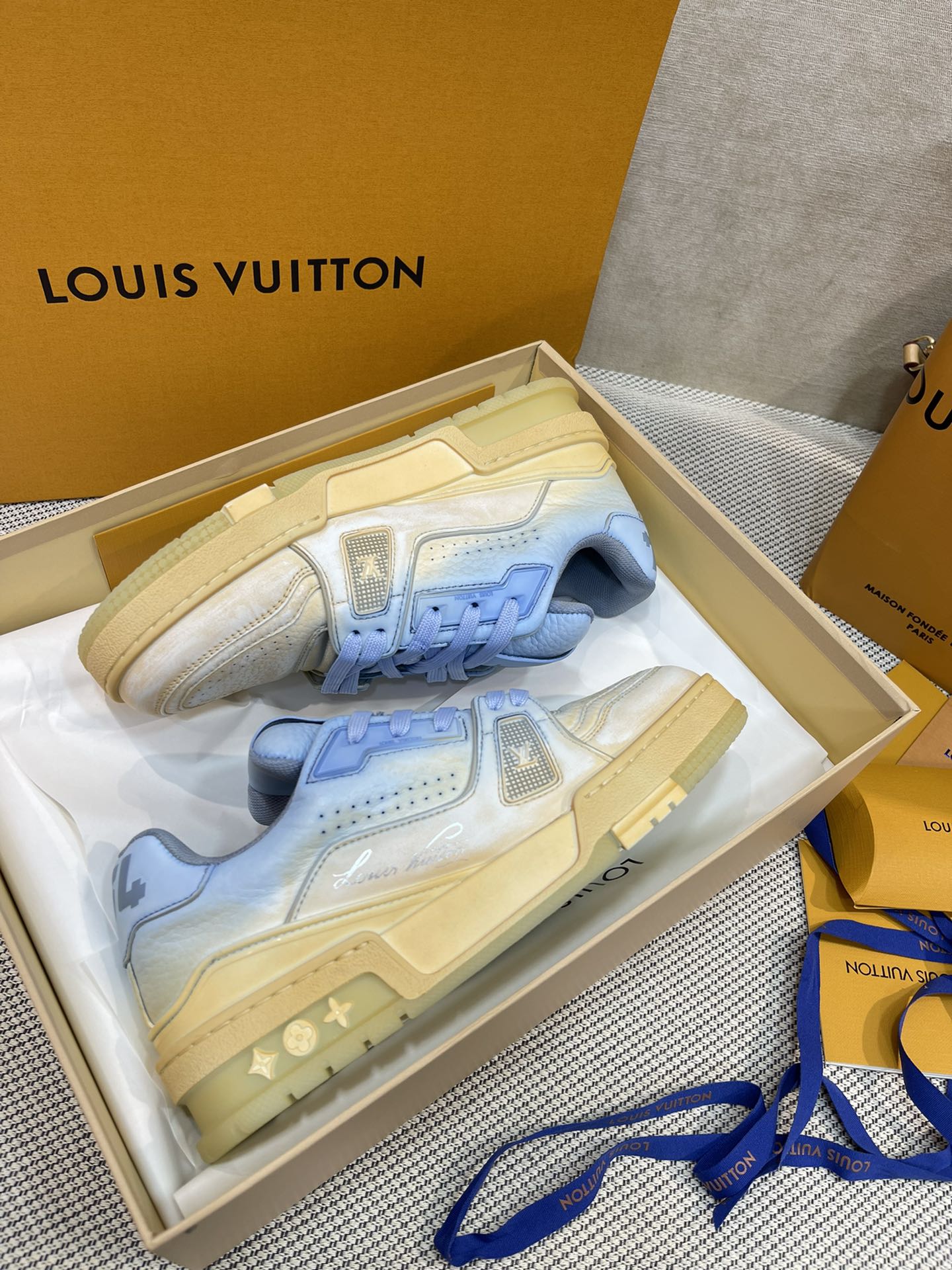 L0vis Vvtt0n Trainer Sneaker LV Light Blue For Women