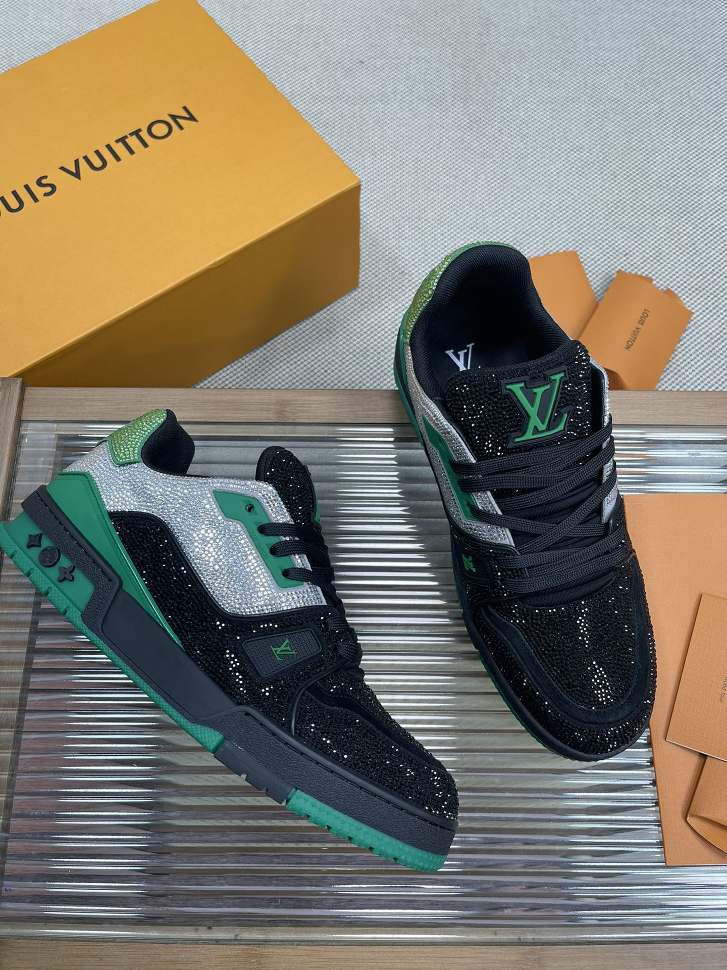 L0vis Vvtt0n Trainer Sneaker LV Black For Women