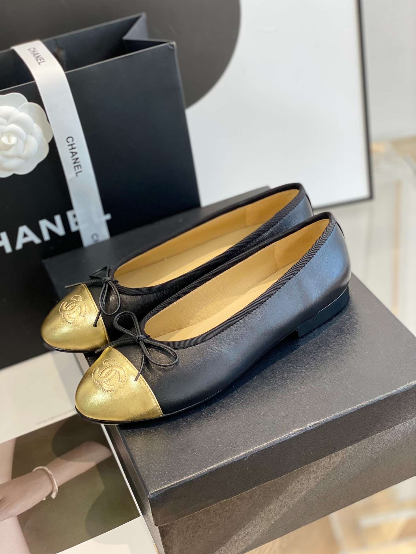 Ch**el Ballet Flats Black/Gold For Women