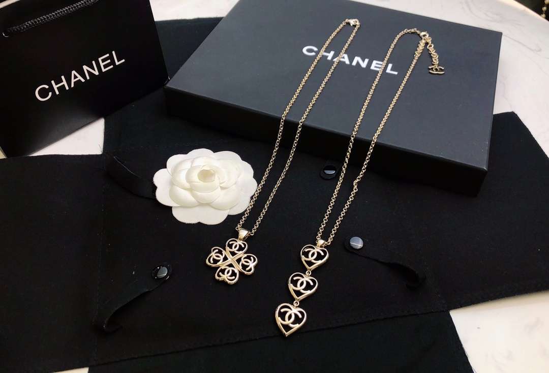 Ch**el Hollow C Double Heart-Shaped Short Necklace Gold For Women