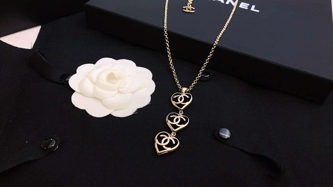 Ch**el Hollow C Heart-Shaped Necklace Gold For Women