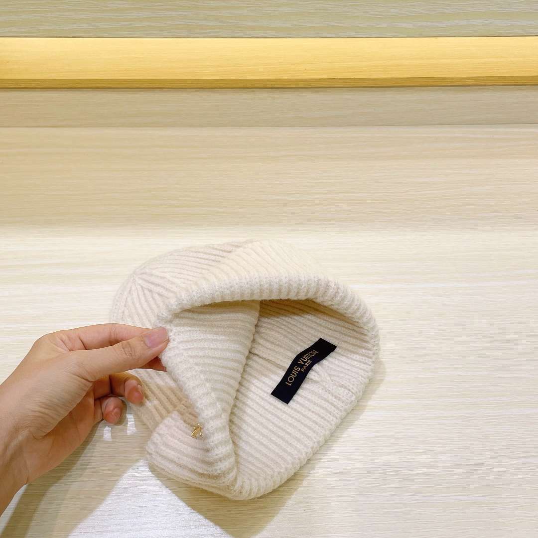 L0vis Vvtt0n Ahead Beanie White For Women