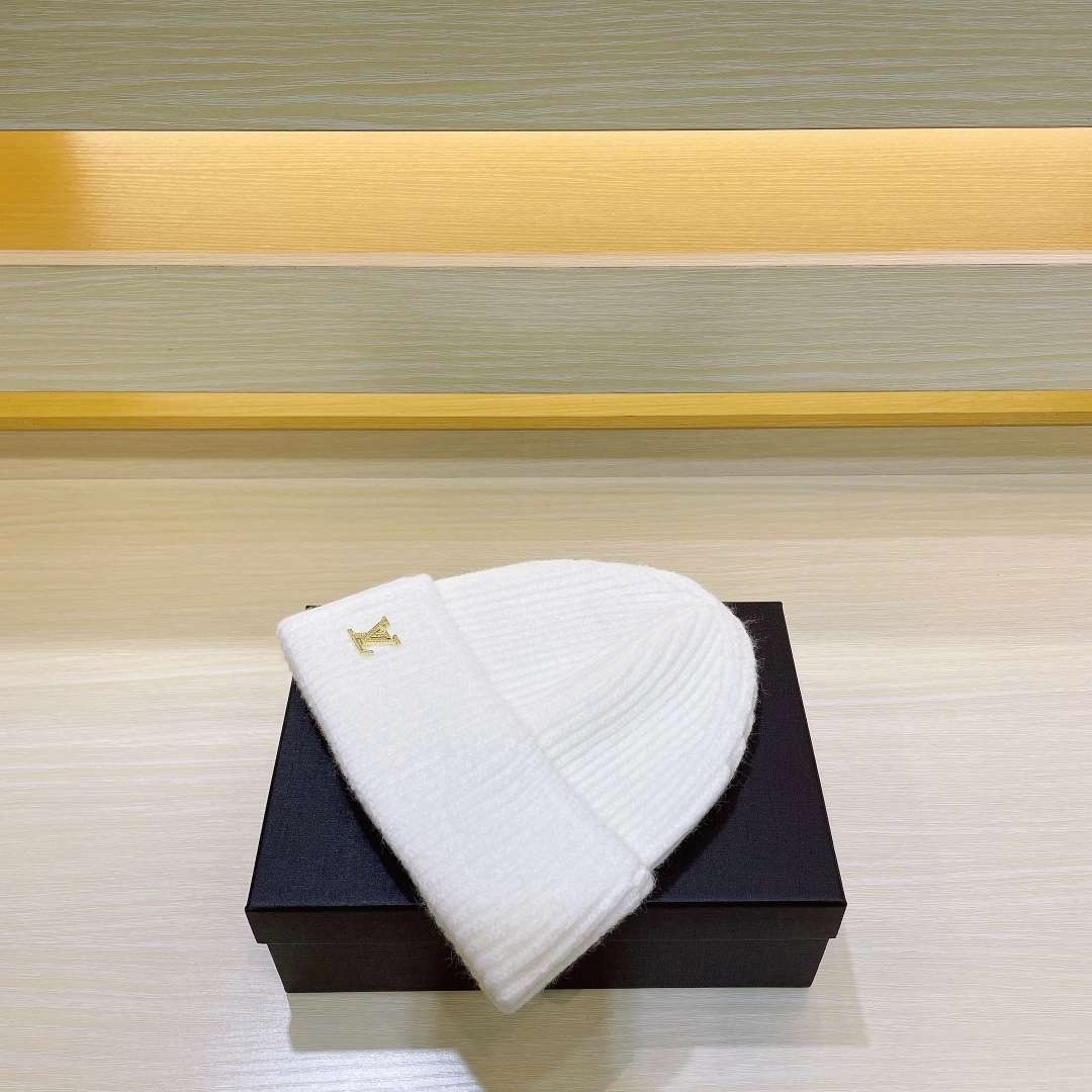 L0vis Vvtt0n Ahead Beanie White For Women