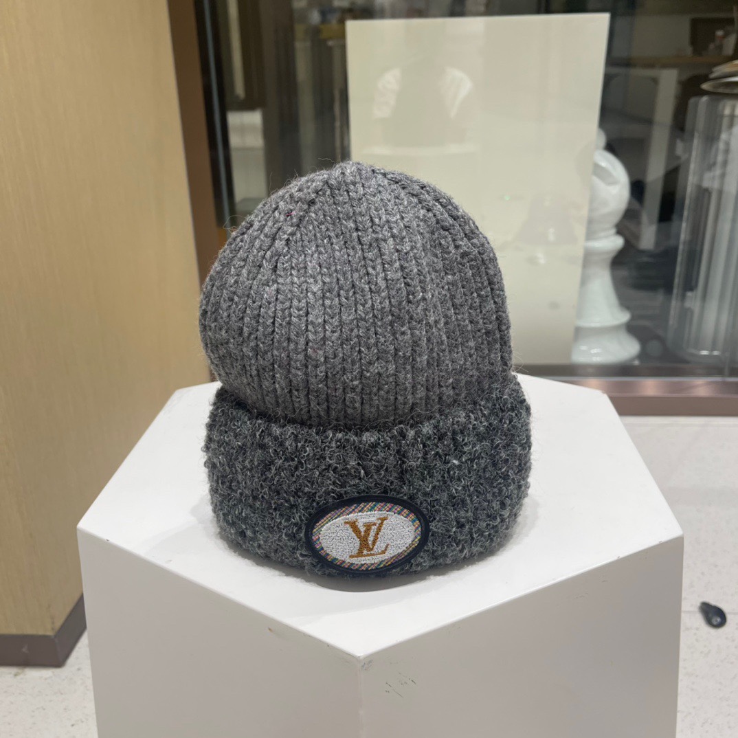 L0vis Vvtt0n Ahead Beanie Grey For Women