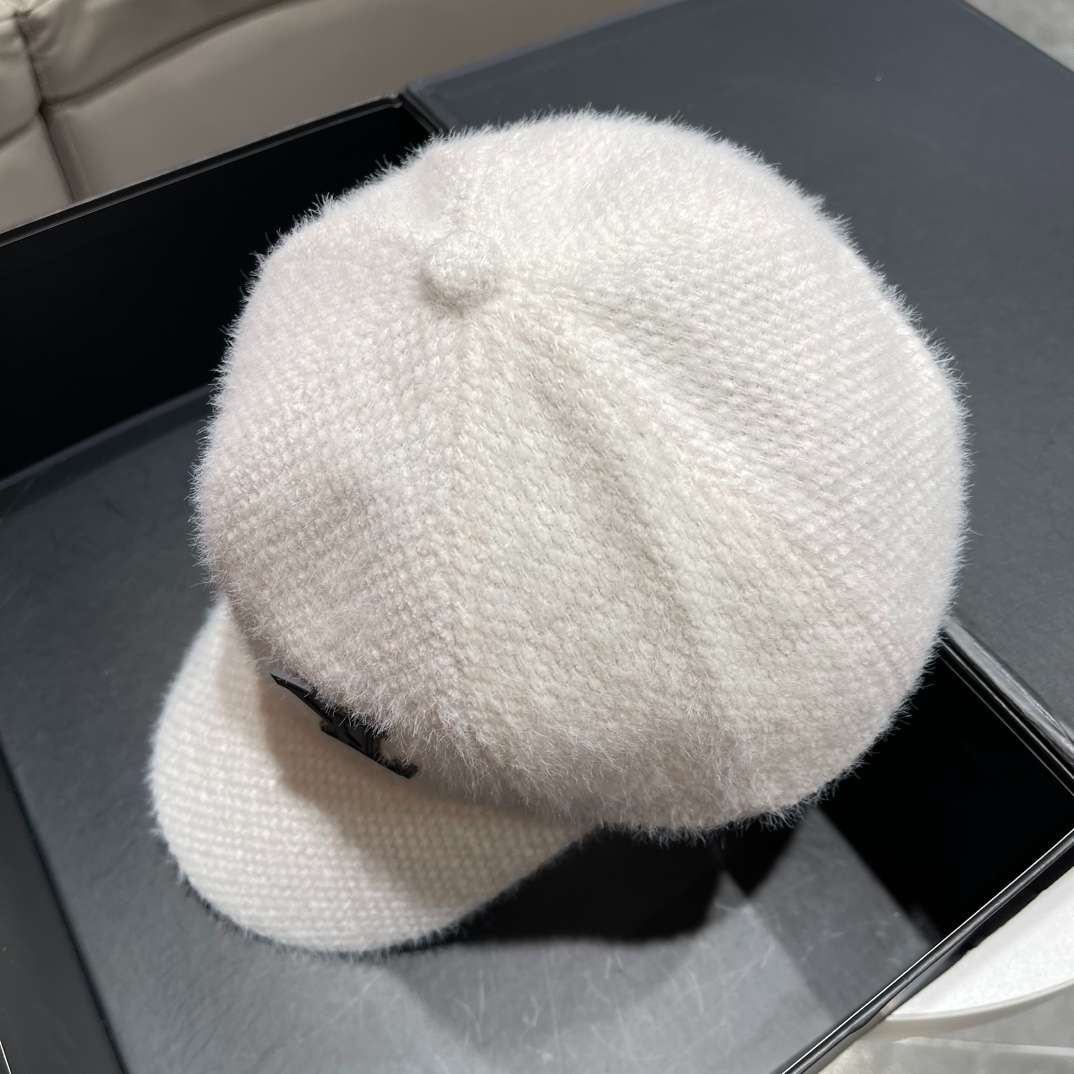 L0vis Vvtt0n Corduroy Cap White For Women