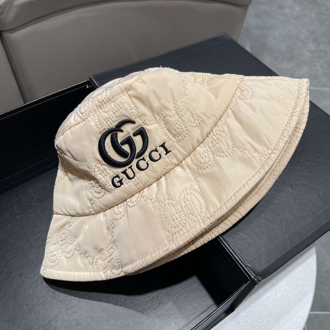 Gvc*1 Quilted Bucket Hat Cream For Women