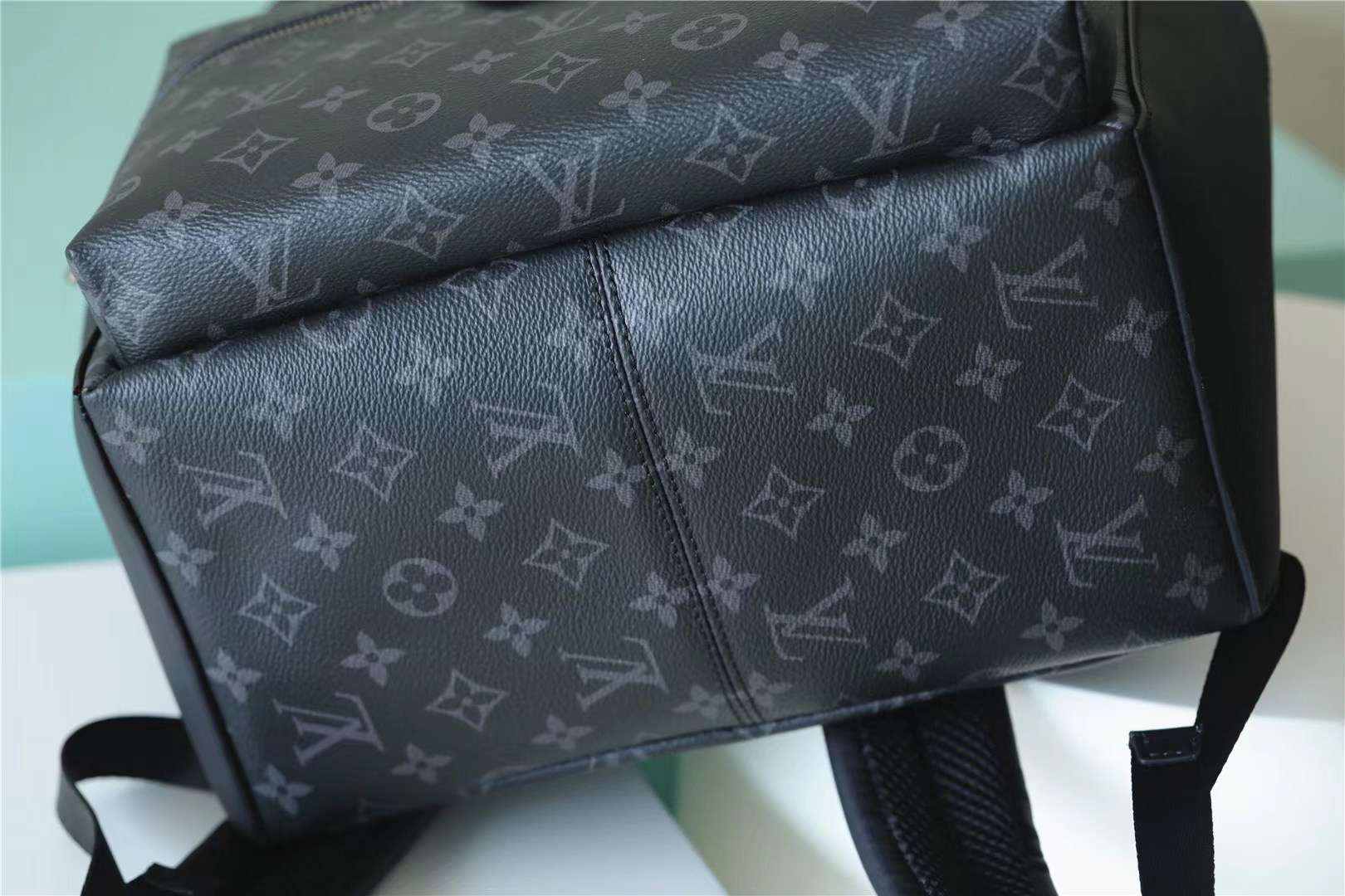 L0vis Vvtt0n Discovery Backpack Black For Men 11.4in/29cm