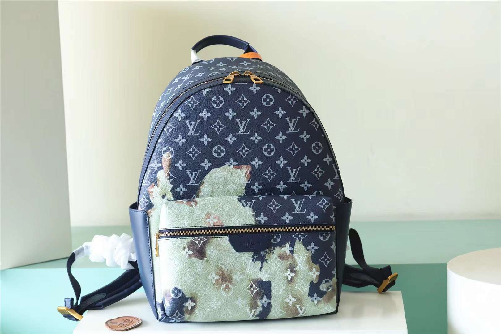 L0vis Vvtt0n Discovery Backpack PM Drak Blue For Men 11.4in/29cm