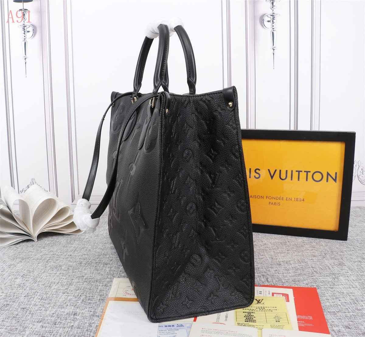 L0vis Vvtt0n Onthego MM Monogram Empreinte Tote Bag Black For Women 35cm LV M45595
