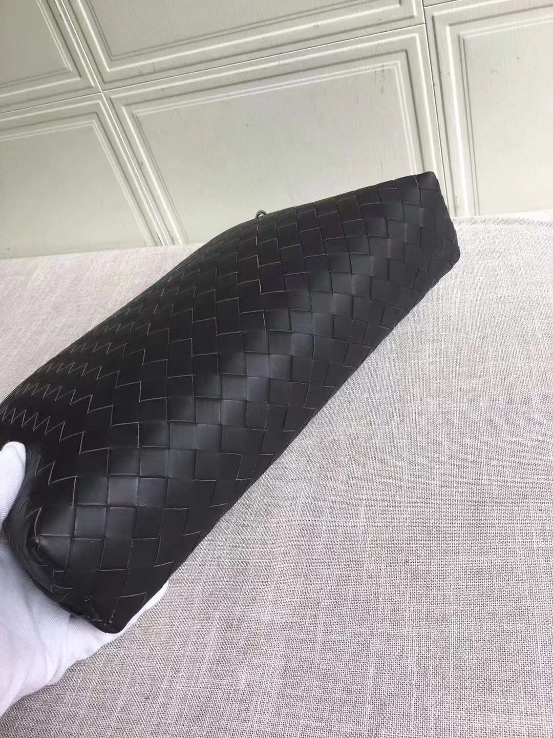 B0tt*ga Ven*ta Medium Intrecciato Zipped Pouch Black For Men 33cm / 13in 651852V0E518803